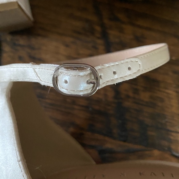 Silver Satin Kelly & Katie Hildie Sandal with 3.5" heel and pearl beads 9.5 M - Picture 5 of 11